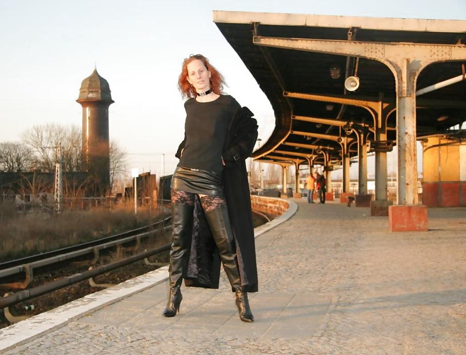 25P Skinny milf overknees boots heels