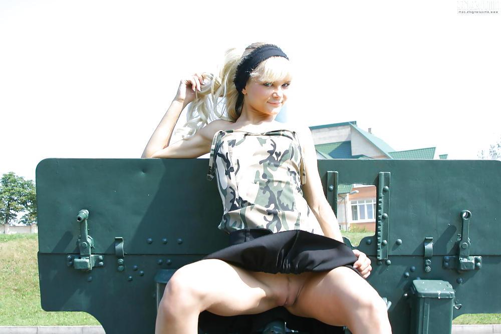 12P UPSKIRT public candid flashing teen voyeur panties 