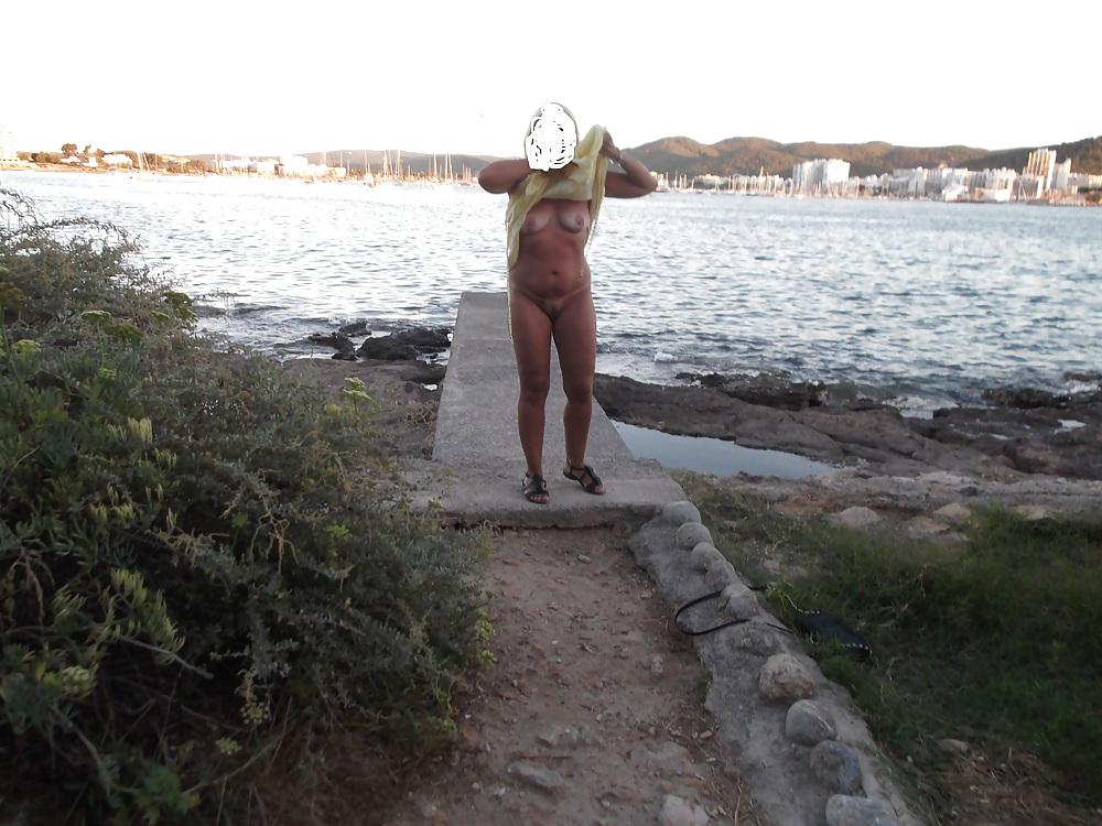 20P Beach nudity
