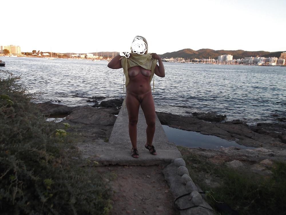 20P Beach nudity