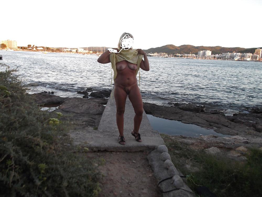 20P Beach nudity