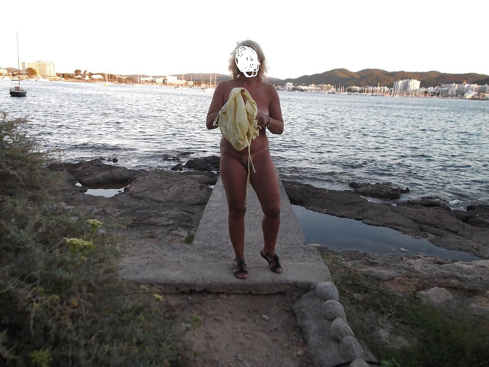 20P Beach nudity