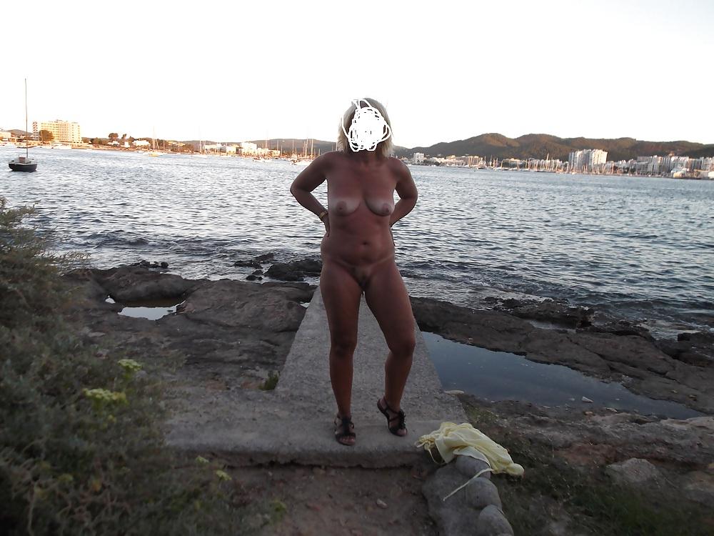 20P Beach nudity