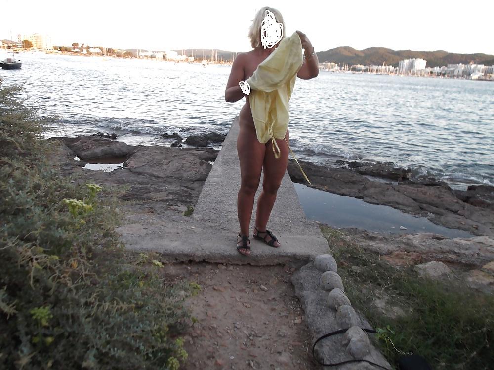 20P Beach nudity