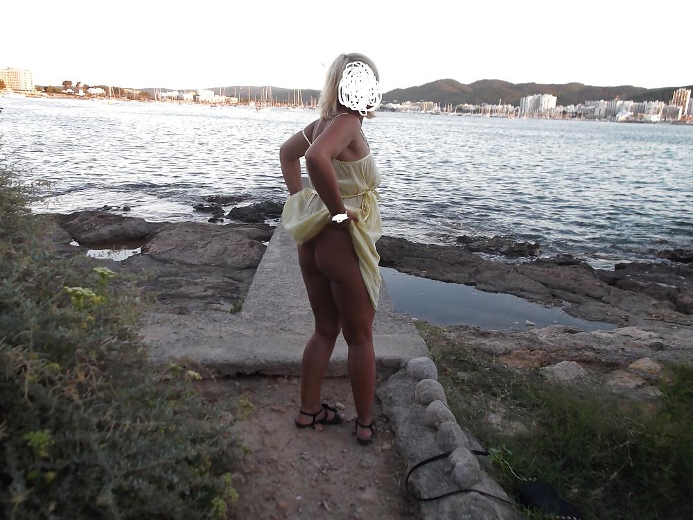 20P Beach nudity