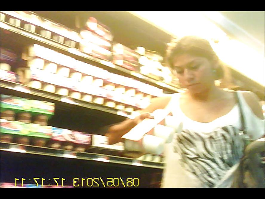 8P Latino Milf wants Yogurt