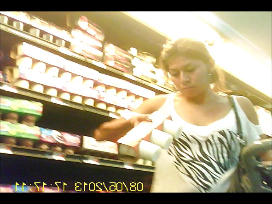 8P Latino Milf wants Yogurt