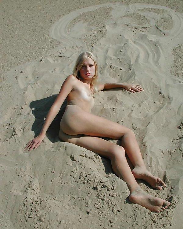 25P Beautiful Nude Beach Babes 5 By TROC