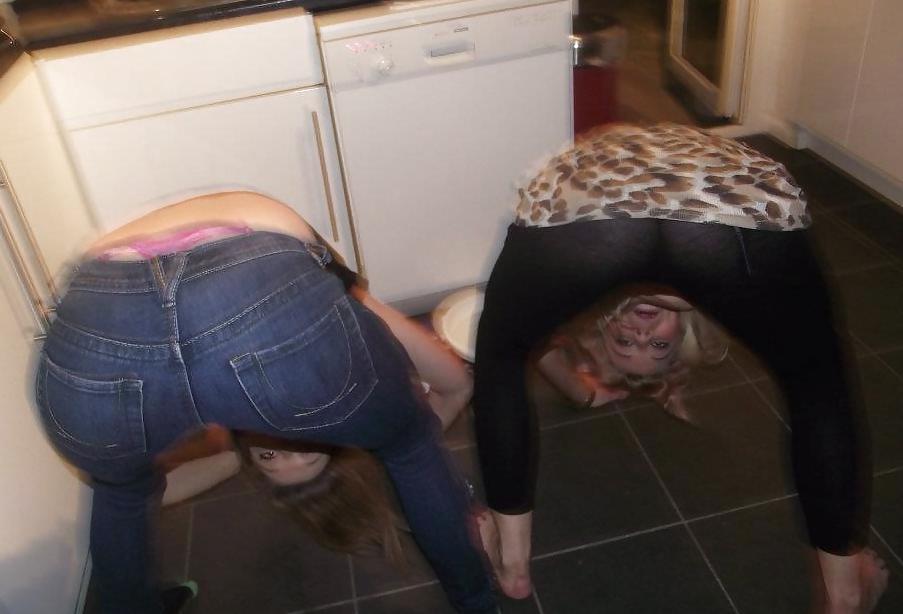 25P Naughty Girls Flashing Five