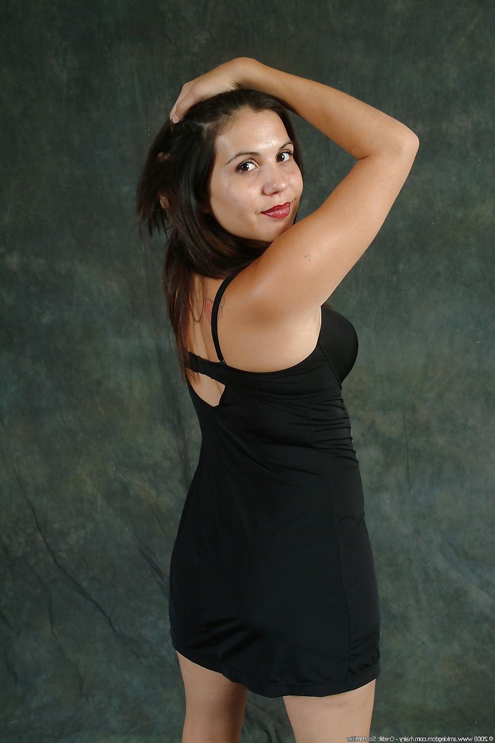 9P Very Sexy Lady with a thick Bush 