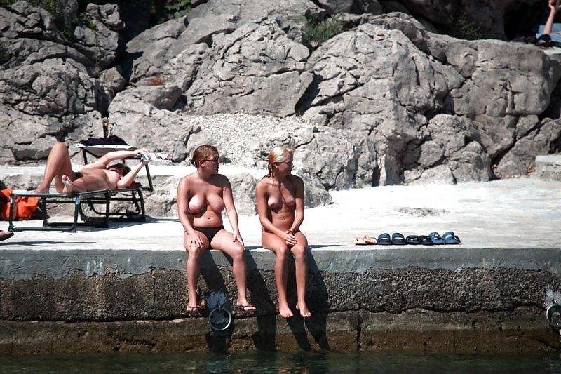 25P The Beauty of Beach MILF