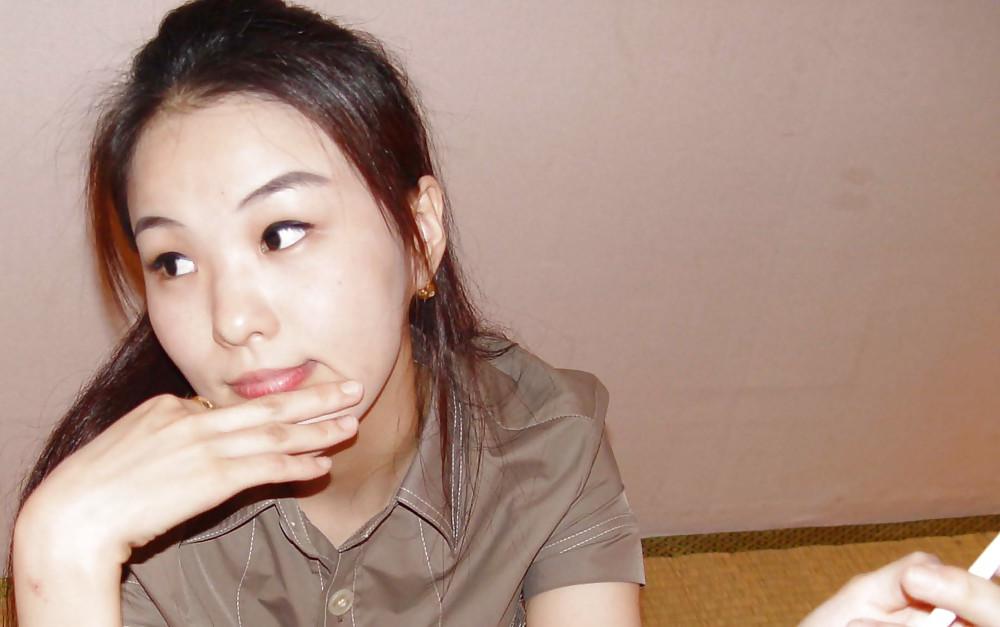 12P Korean girl flashing in restaurant