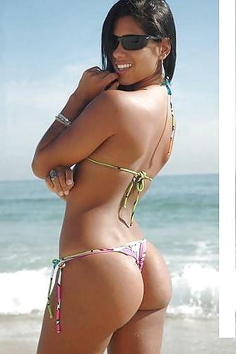 22P Beach , topless part 1