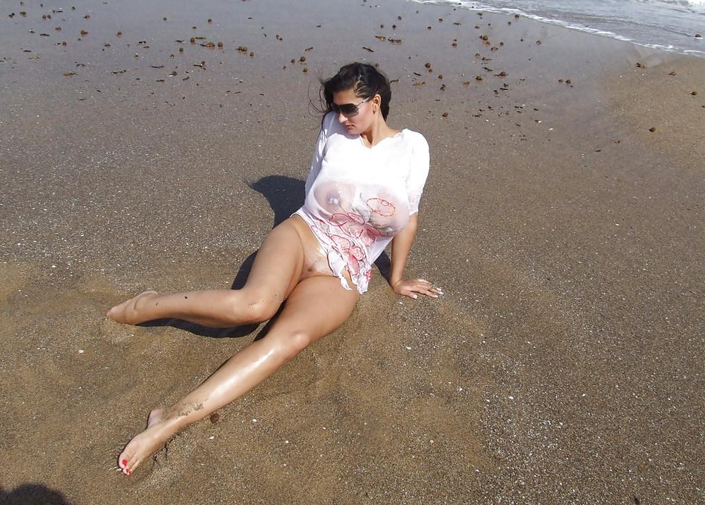 25P Alexandra Moore - White Transparant On Beach