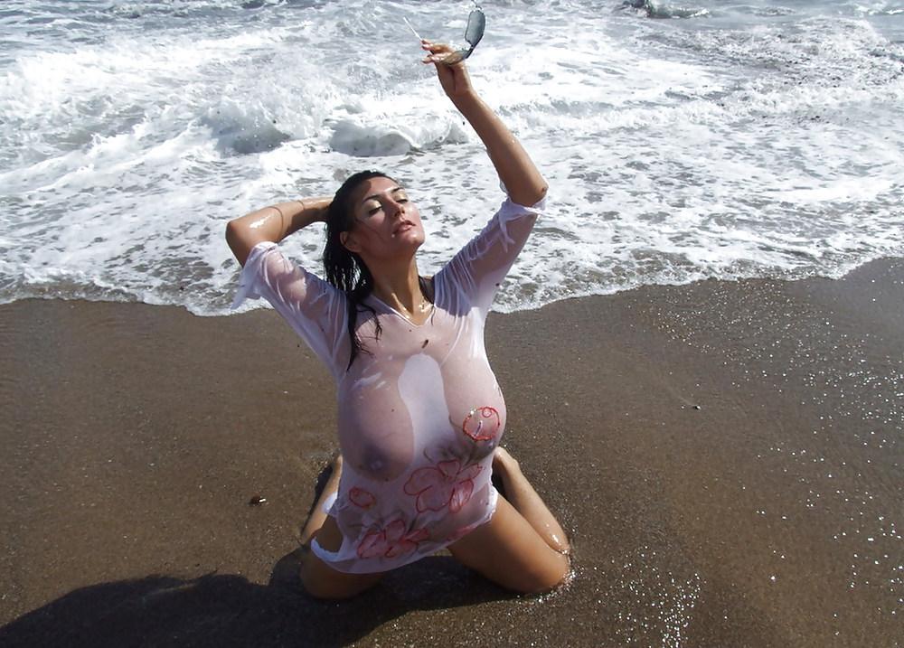 25P Alexandra Moore - White Transparant On Beach