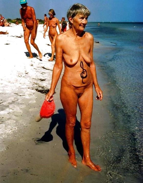 25P Older Beach Nudists
