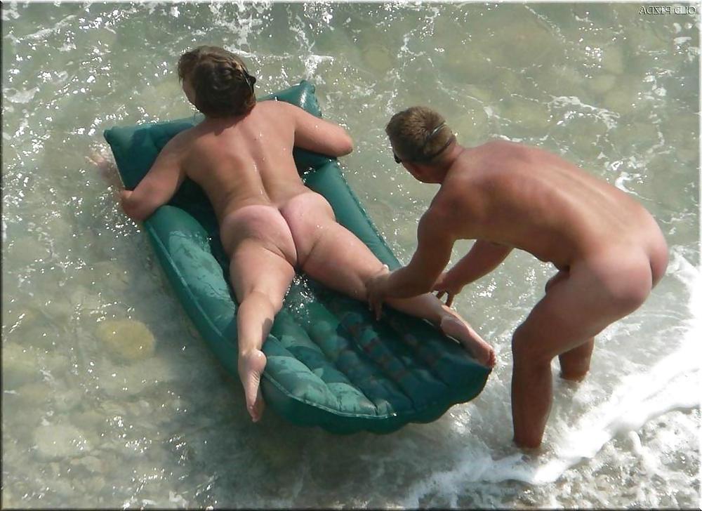 25P Older Beach Nudists