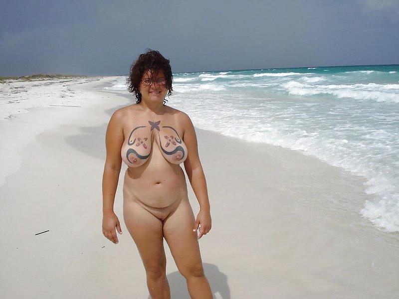 25P MILFs am Strand - 17