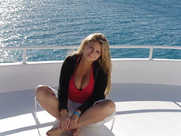 16P Busty Russian Woman 202