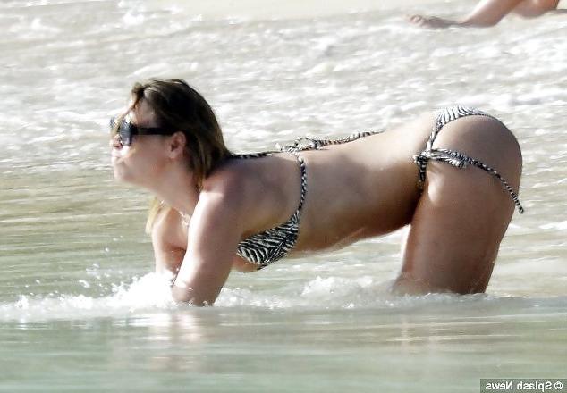 13P Kimberley Walsh - Wearing Bikini On A Beach Barbados 