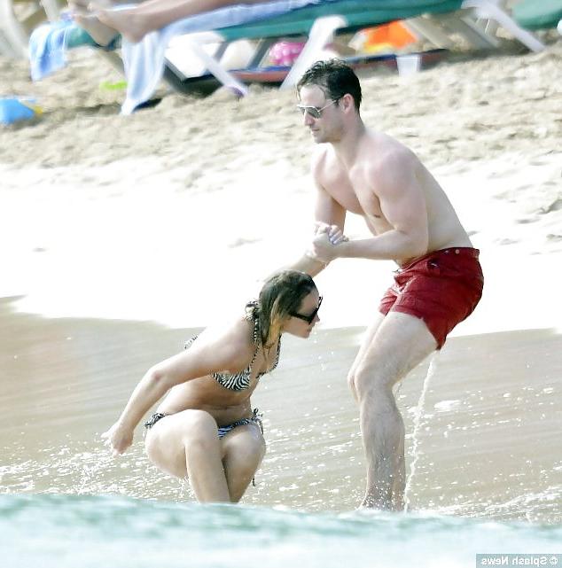 13P Kimberley Walsh - Wearing Bikini On A Beach Barbados 