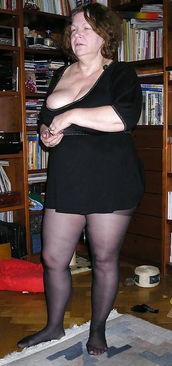 4P Clothed and flashing