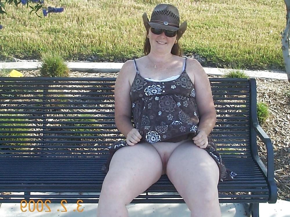 25P MILF flashing - 17