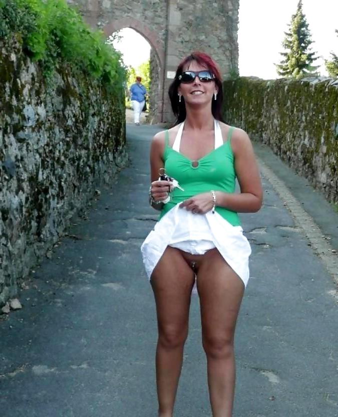 25P MILF flashing - 17