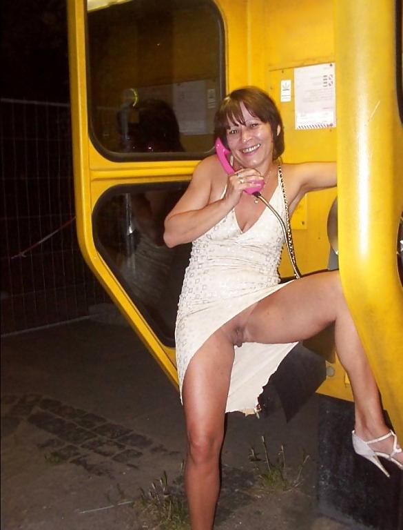 25P MILF flashing - 17