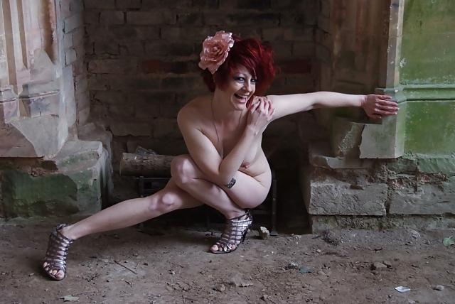 24P Redhead Flashing Babes