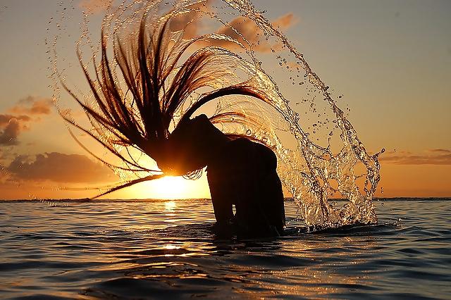 10P Sexy girls at the beach