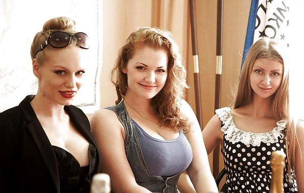 15P Busty Russian Woman 333