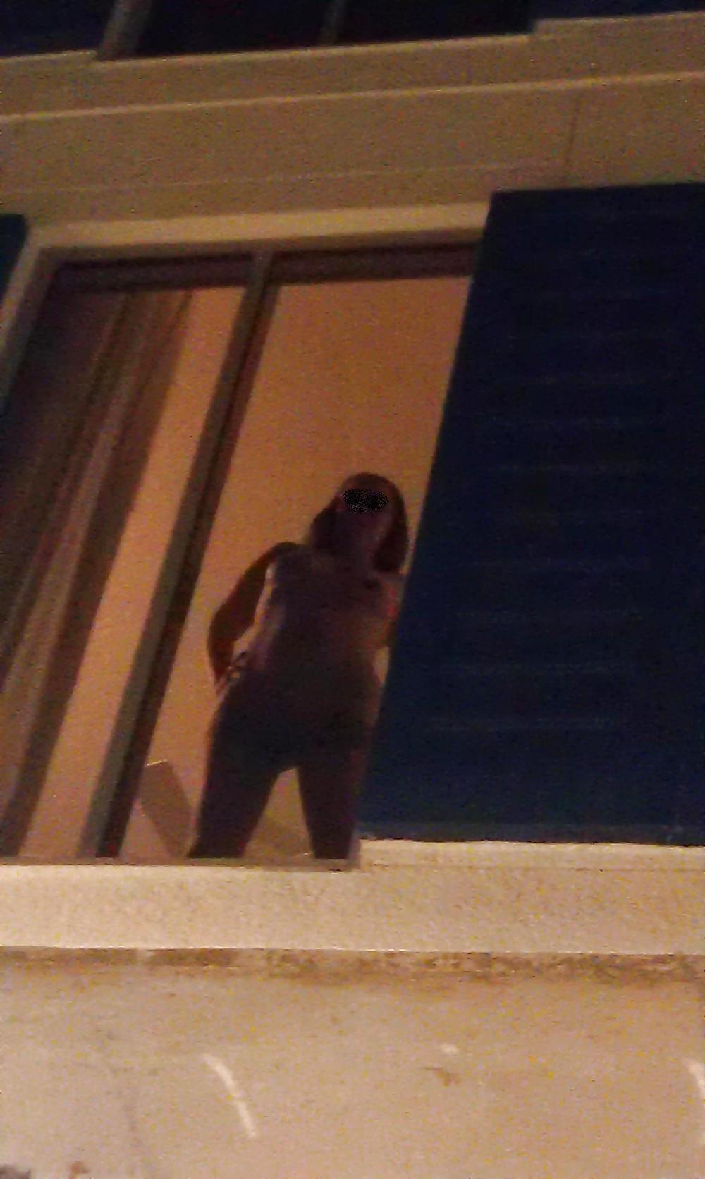 4P Hotel Pool Flash