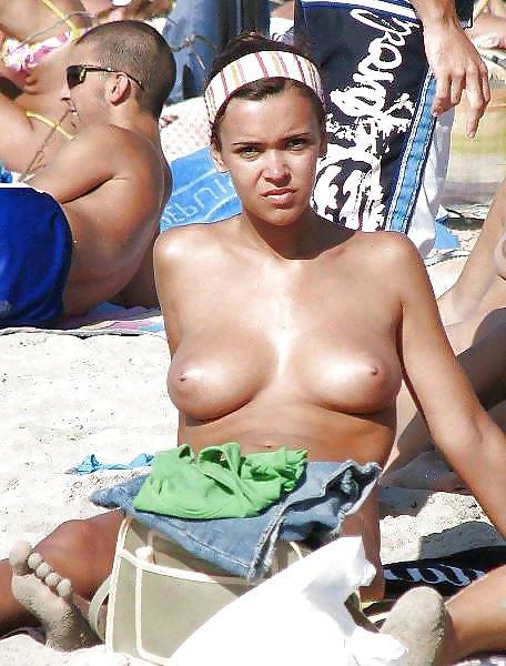 25P Sexy beach girls