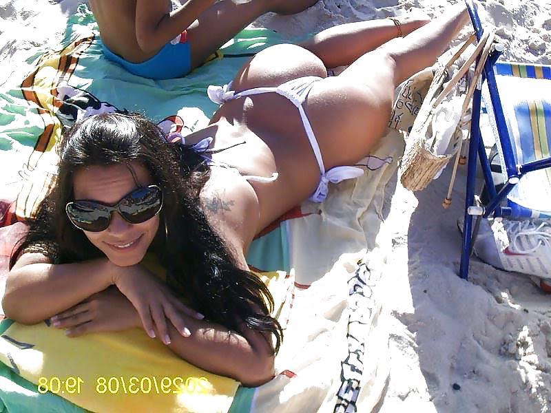 25P Sexy beach girls