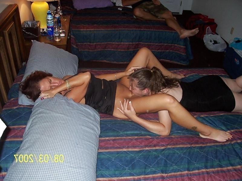25P College Girl Les Fun