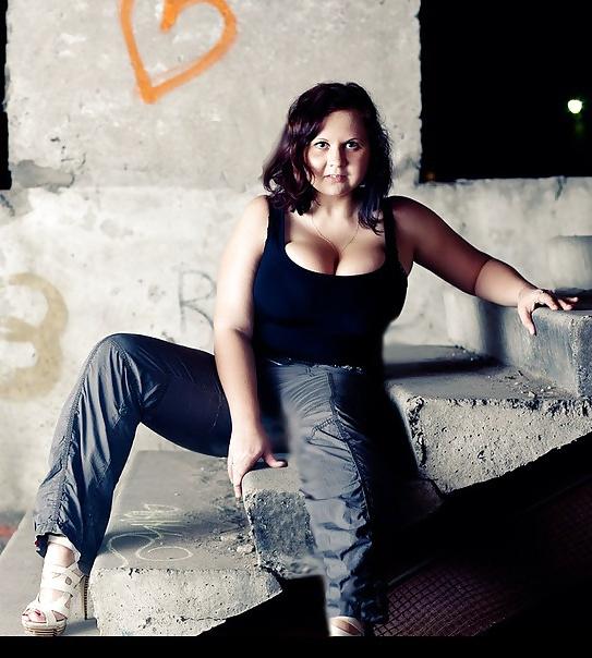 12P Busty Russian Woman 261