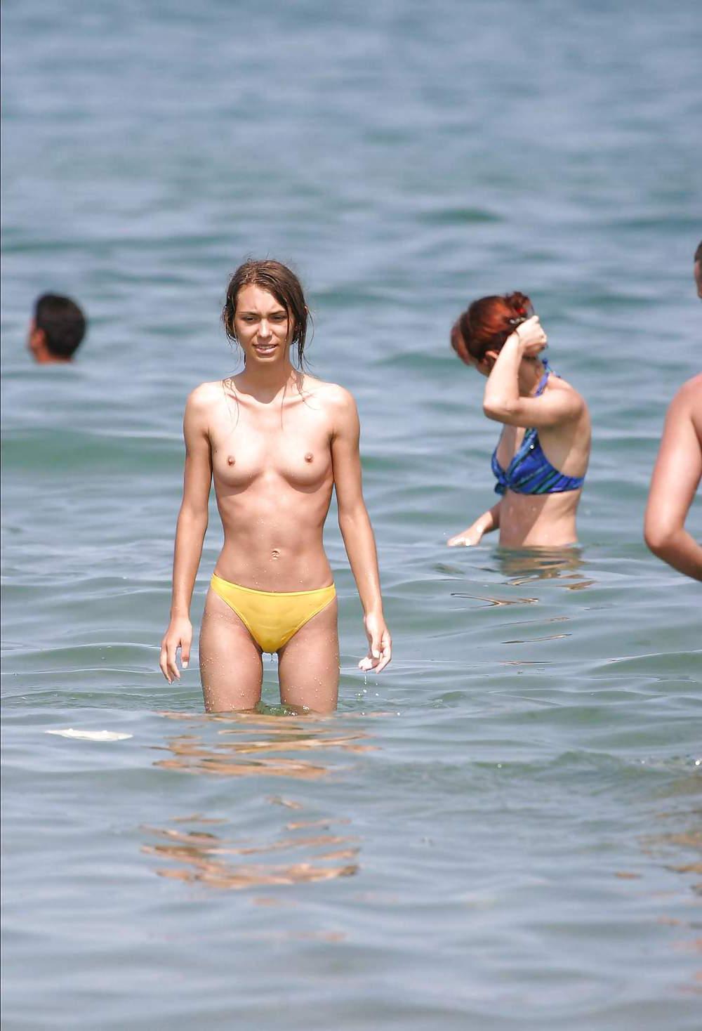 25P Beach Beauties 006 - Candid