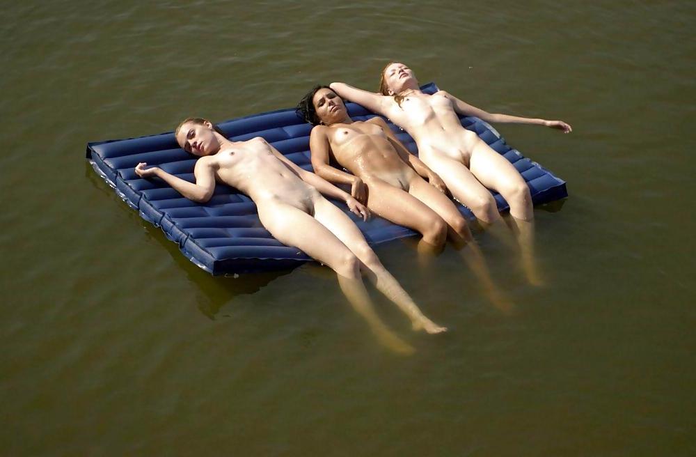 25P Beach Beauties 006 - Candid