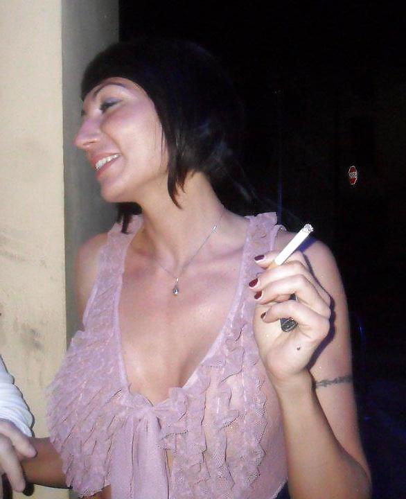 25P Sexy facebookslut Lsura flashing and see tits
