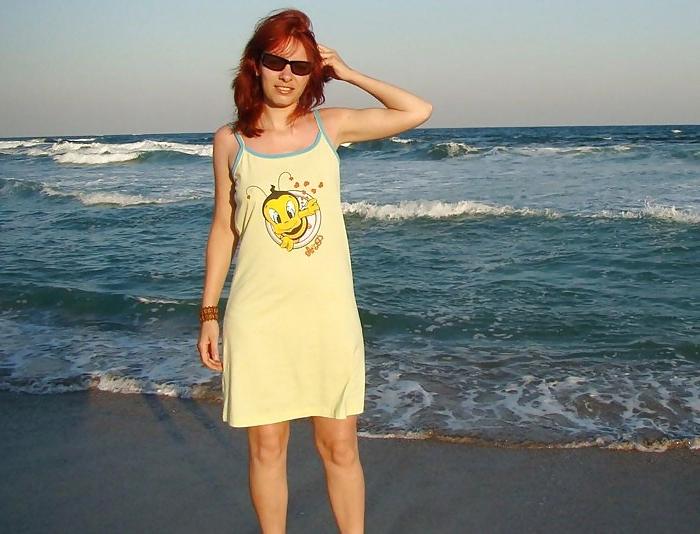 25P RedHead Girl on the Beach