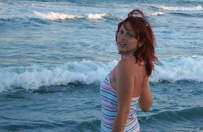 25P RedHead Girl on the Beach