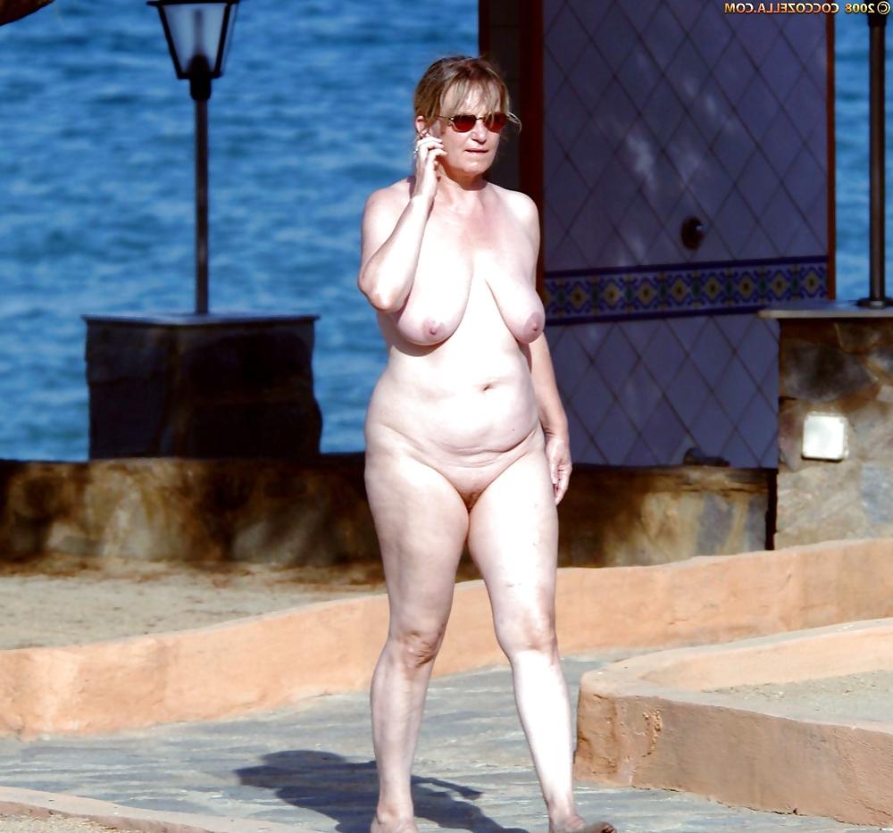 25P Saggy Tits on Beach