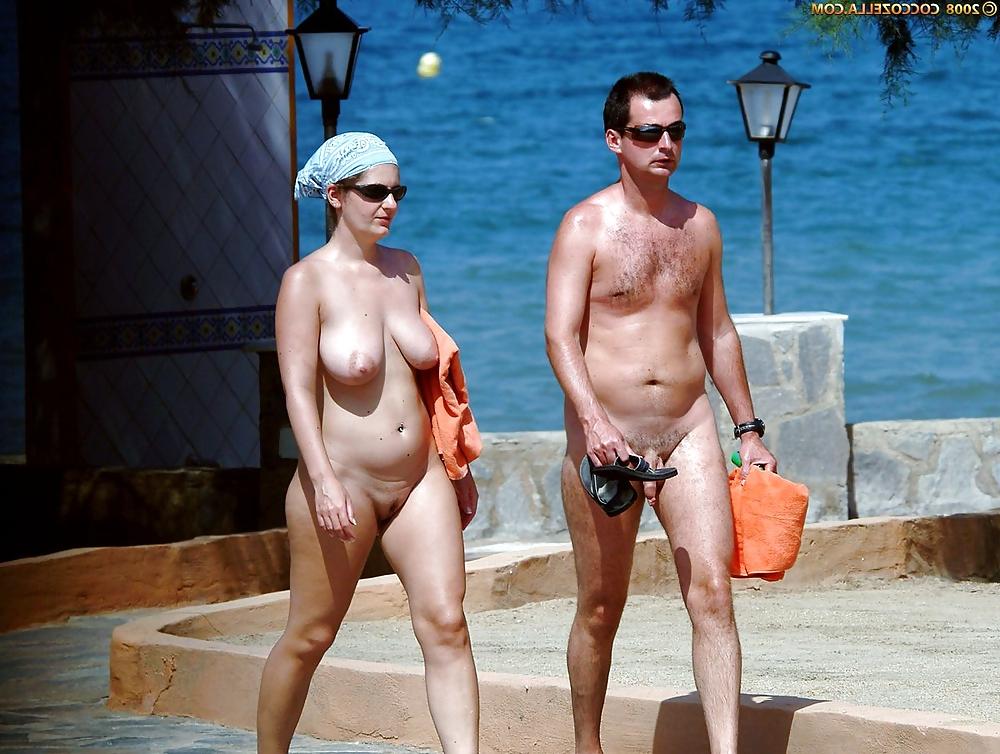 25P Saggy Tits on Beach