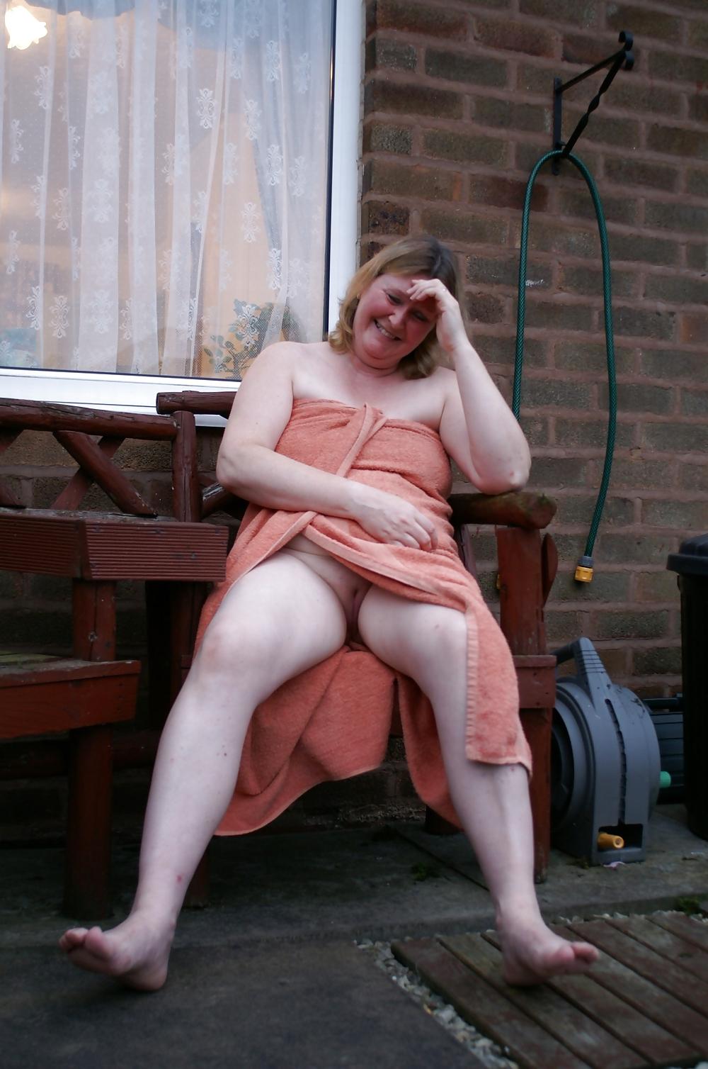 18P Women flashing their pussies - N. C. 
