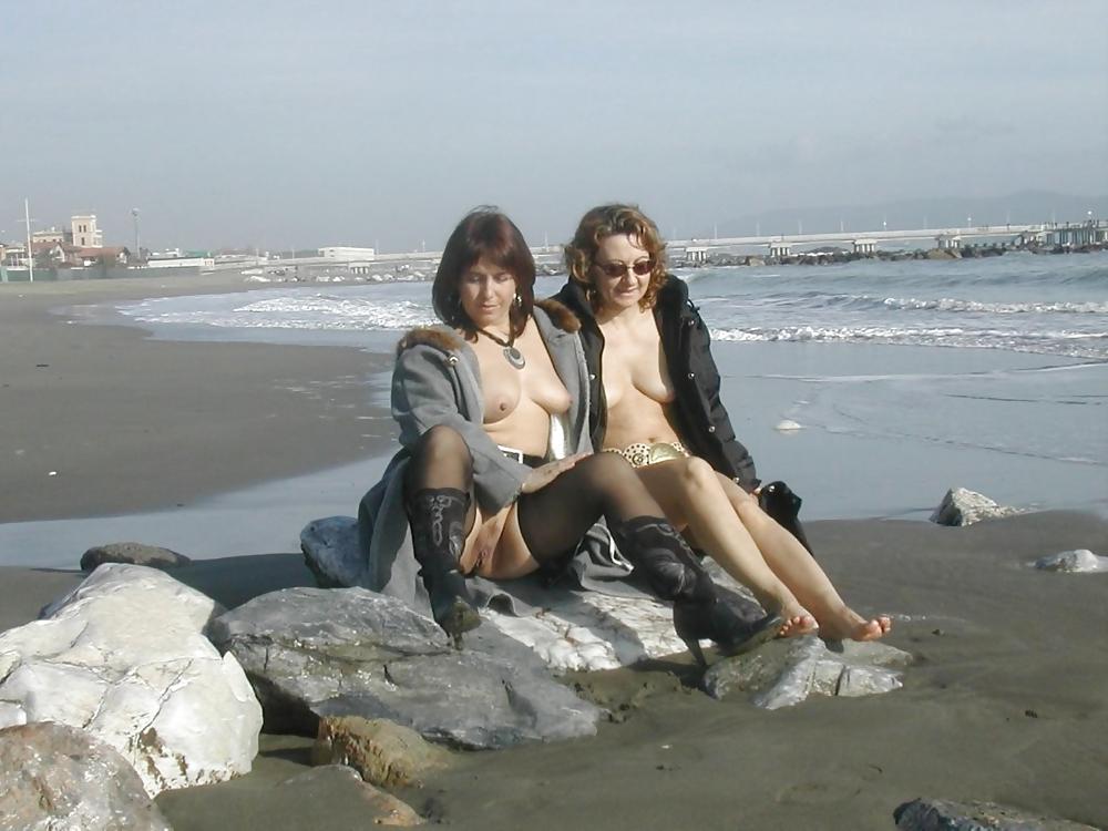 18P Women flashing their pussies - N. C. 