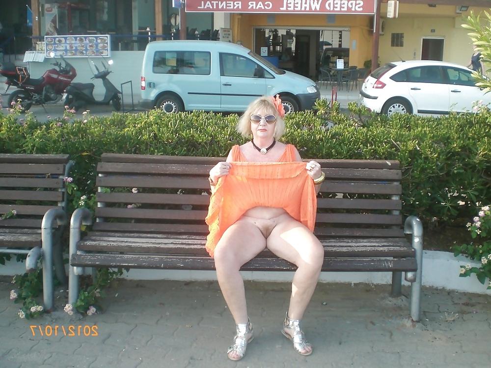 18P Women flashing their pussies - N. C. 