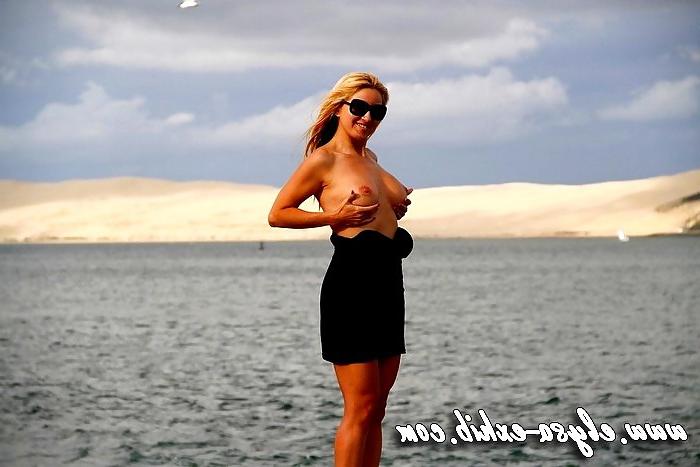 10P Flashing and nude in Cap Ferret
