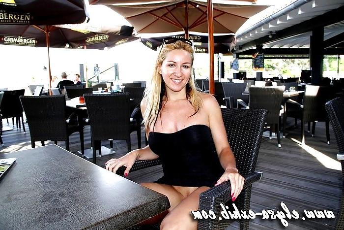 10P Flashing and nude in Cap Ferret