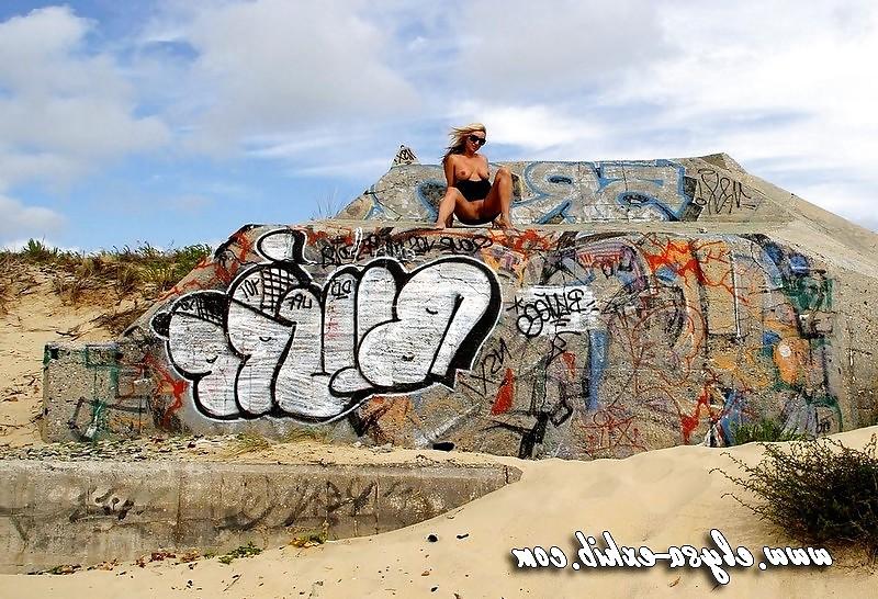 10P Flashing and nude in Cap Ferret